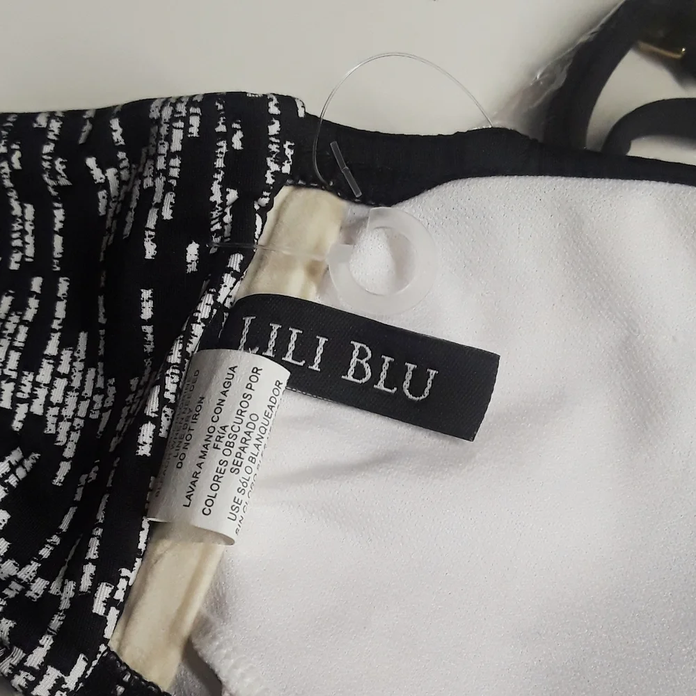NEW Lili Blu Strapless Black White Green Tribal Print Medium Bikini Top